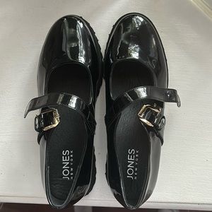 Platform flats with buckle